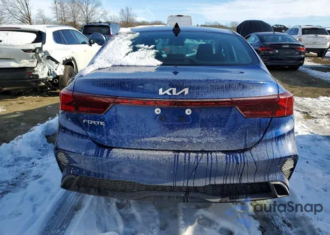 2024 Kia Forte Lx z USA, uszkodzony, nr VIN 3KPF24AD4RE804318